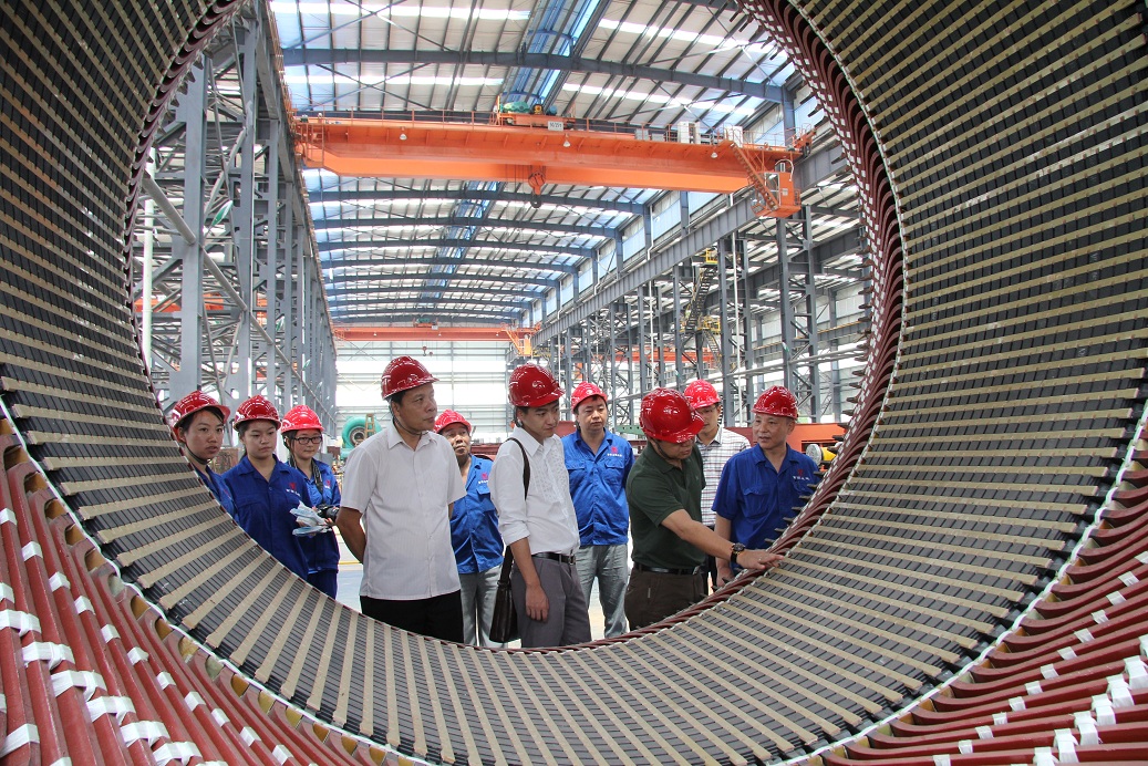 國(guó)外業(yè)主參觀(guān)定子制作